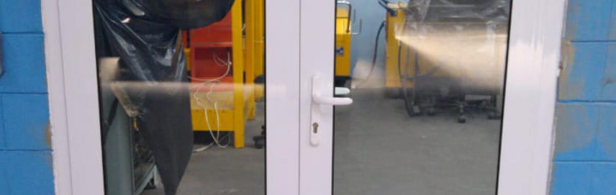 Porta de Giro Preço Santo Amaro - Porta de Alumínio com Vidro - REC Acústica
