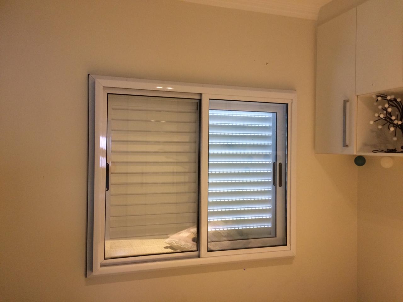 Janela acústica de correr veneziana 02 folhas 02