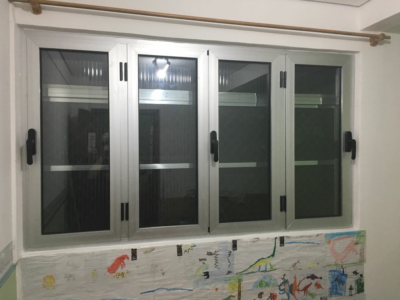 Janela acústica de giro lateral 04 folhas