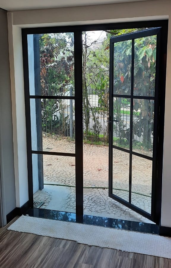 Porta acústica de giro 02 folhas 01