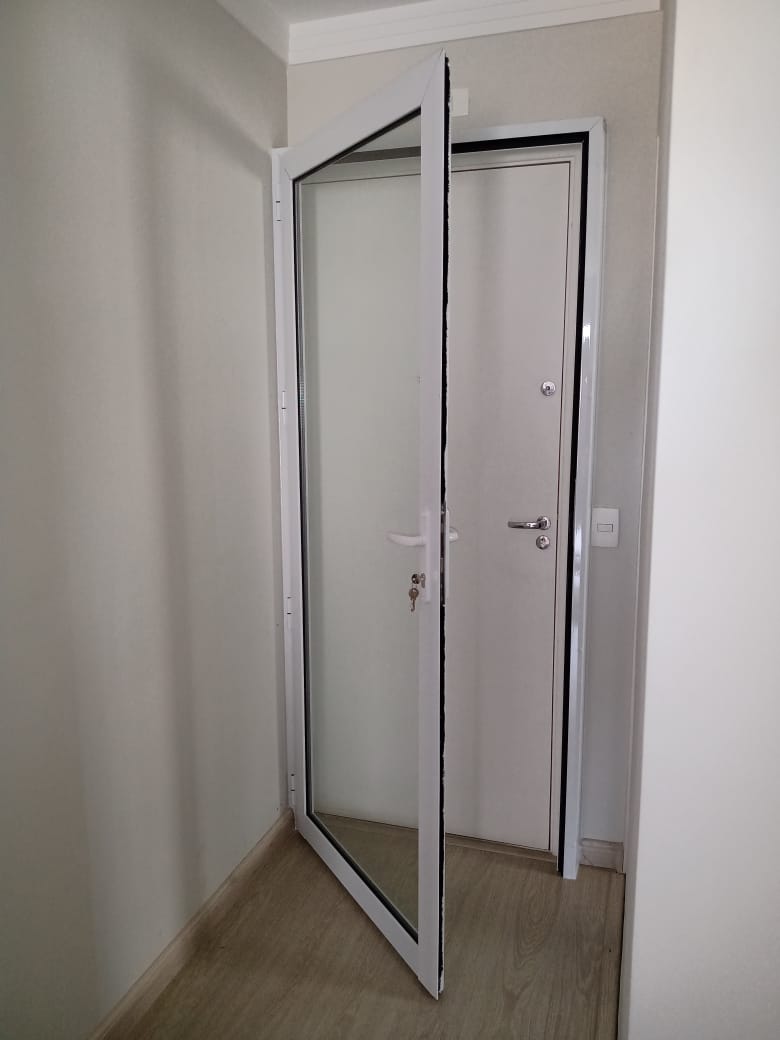 Porta acústica de giro sobreposta 05