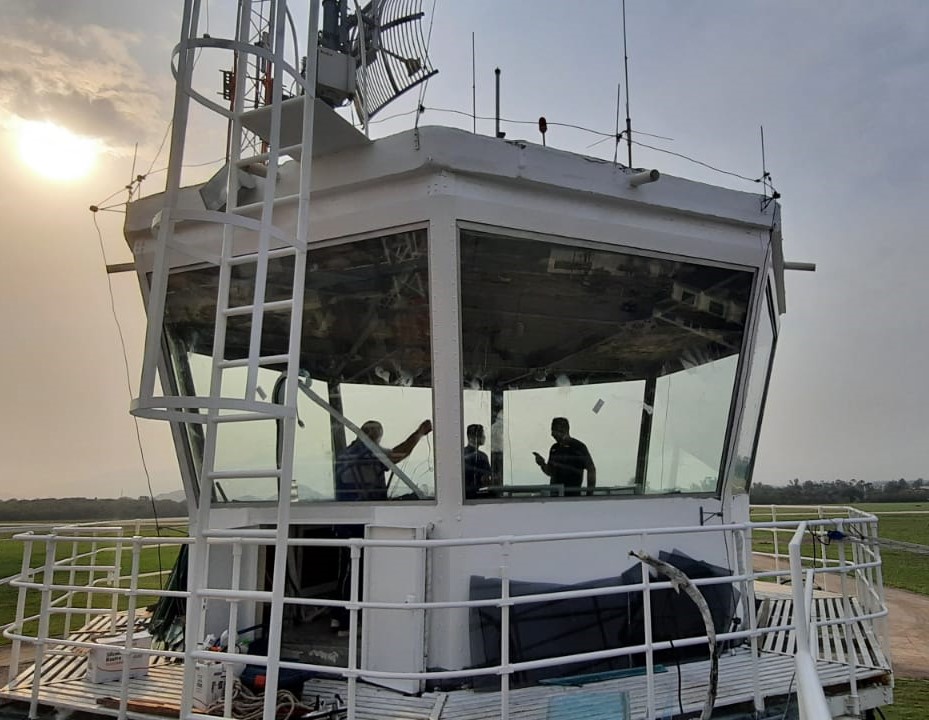 Vidros fixos em torre de controle da Aeronáutica no Rio de Janeiro